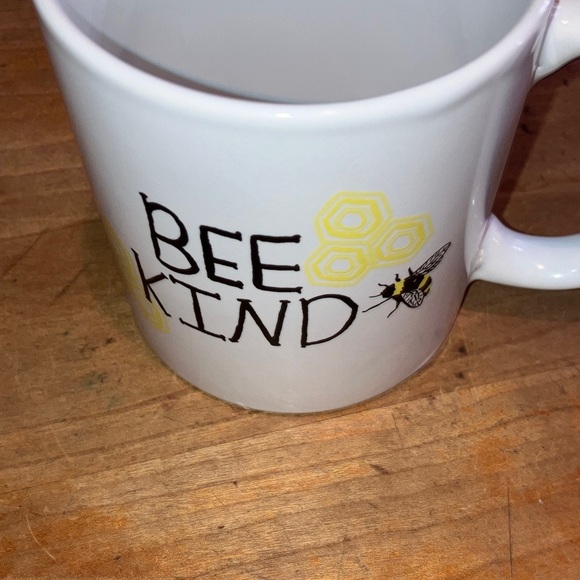 Royal Norfolk Bee Kind Mug with Yellow Accents - Picture 6 of 11